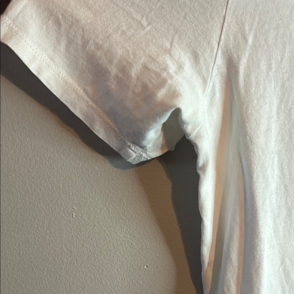 Guess White Short Sleeve Tee with Signature Logo - Picture 5 of 7